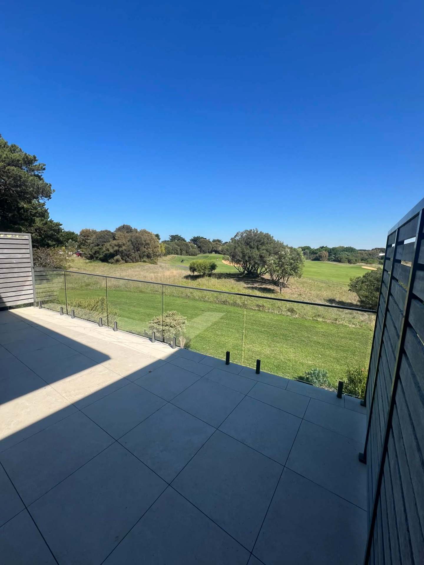 Frameless glass balustrade overlooking golf course