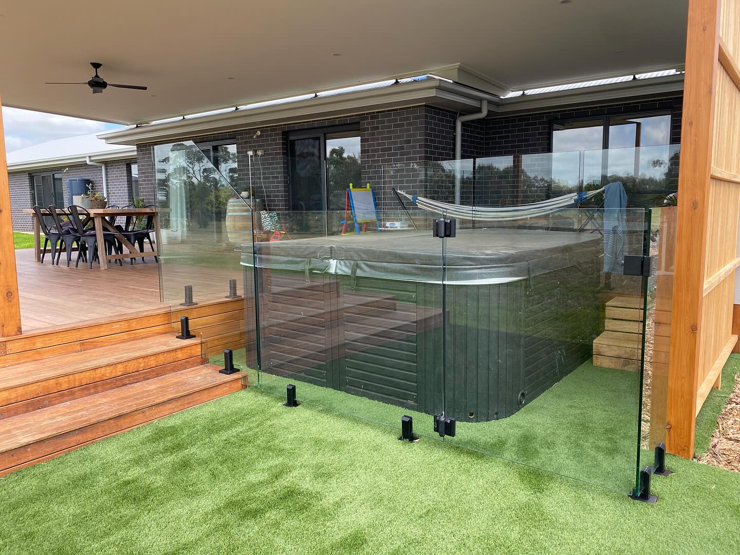 Glass fencing around outdoor spa